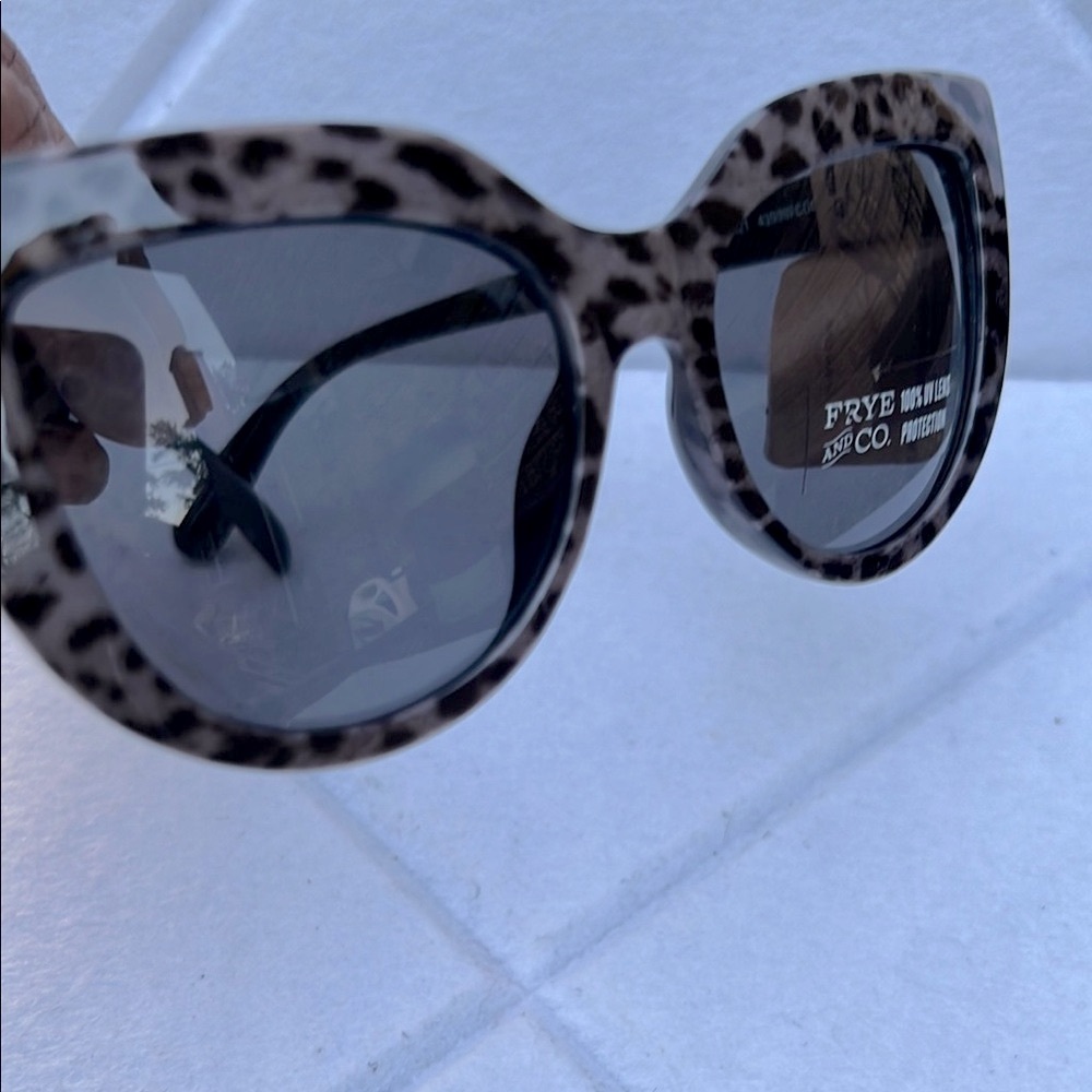 Frye and Company NEW! UV Lens Protection Leopard Print Sunglasses